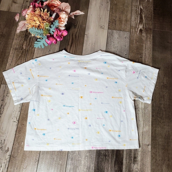 Champion Women's Cropped White Mult-Color Logo Print T-Shirt Size Small EUC - Picture 8 of 15